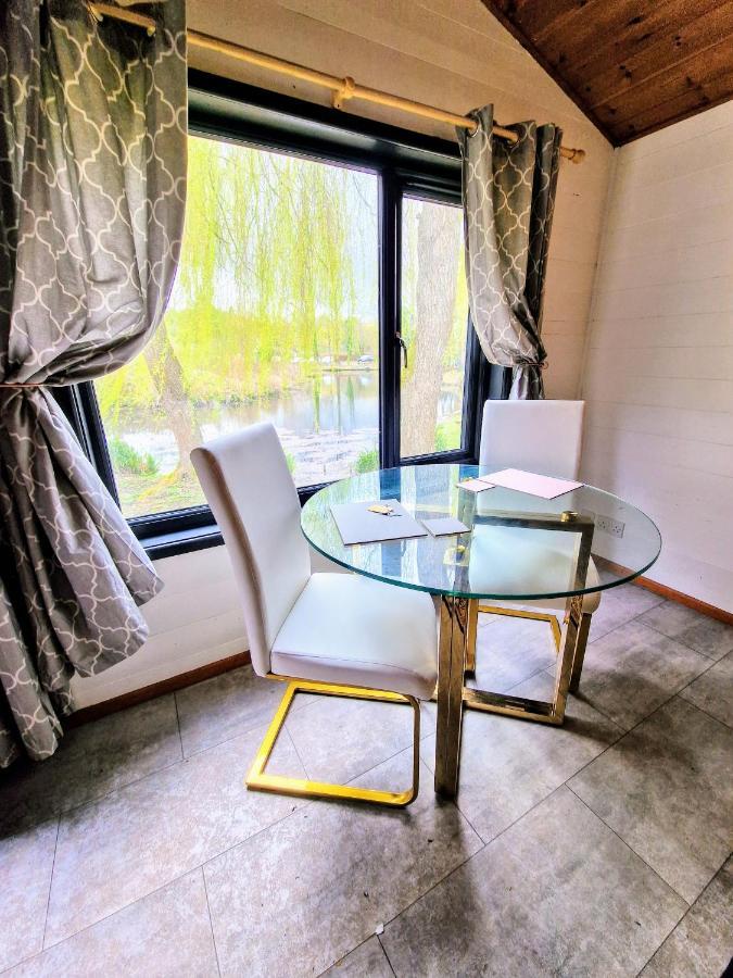 Magpie 2 Hot Tub Huntersmoon-Warminster-Longleat-Wiltshire Villa Екстериор снимка