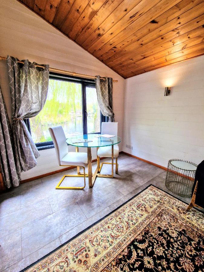 Magpie 2 Hot Tub Huntersmoon-Warminster-Longleat-Wiltshire Villa Екстериор снимка
