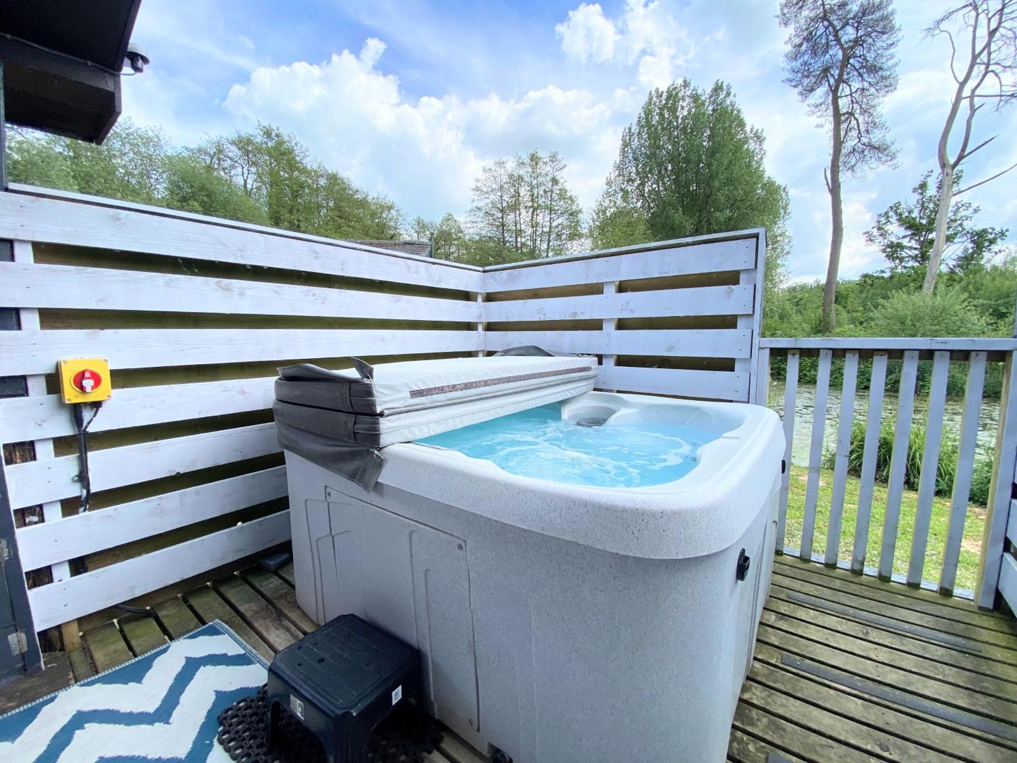 Magpie 2 Hot Tub Huntersmoon-Warminster-Longleat-Wiltshire Villa Екстериор снимка