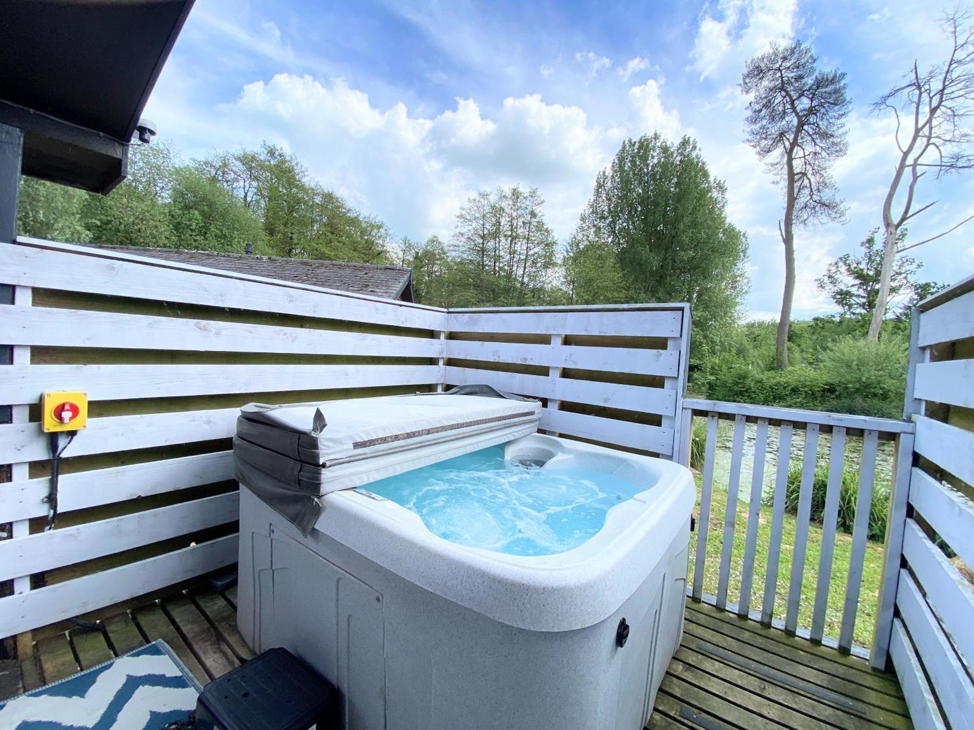 Magpie 2 Hot Tub Huntersmoon-Warminster-Longleat-Wiltshire Villa Екстериор снимка