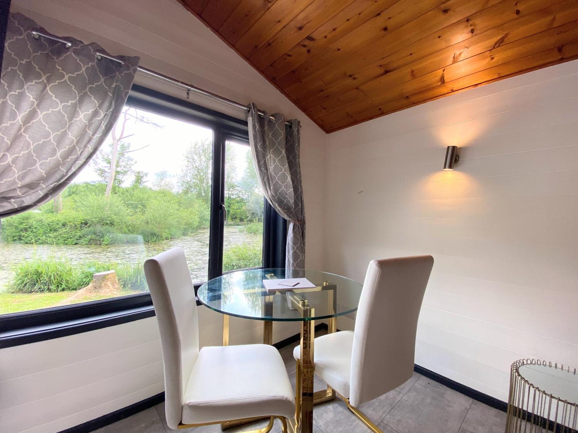 Magpie 2 Hot Tub Huntersmoon-Warminster-Longleat-Wiltshire Villa Екстериор снимка